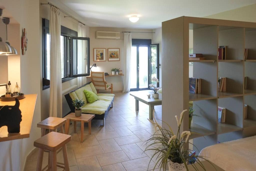 Apartment With Garden In Thessaloniki. Exterior foto